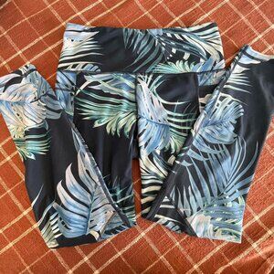 OLD NAVY SCULPTING LEGGING tropical blue yoga activewear with pockets